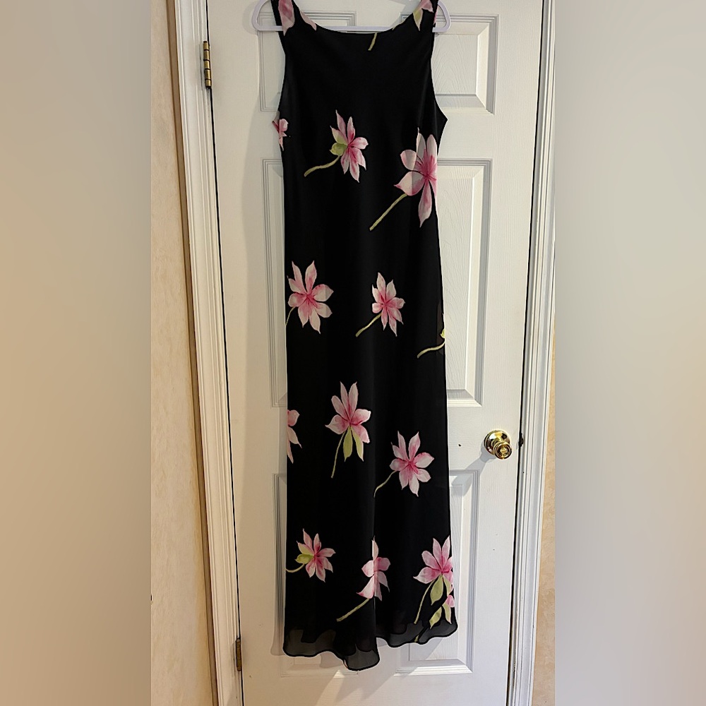 Beautiful Dress! - Picture 15 of 15